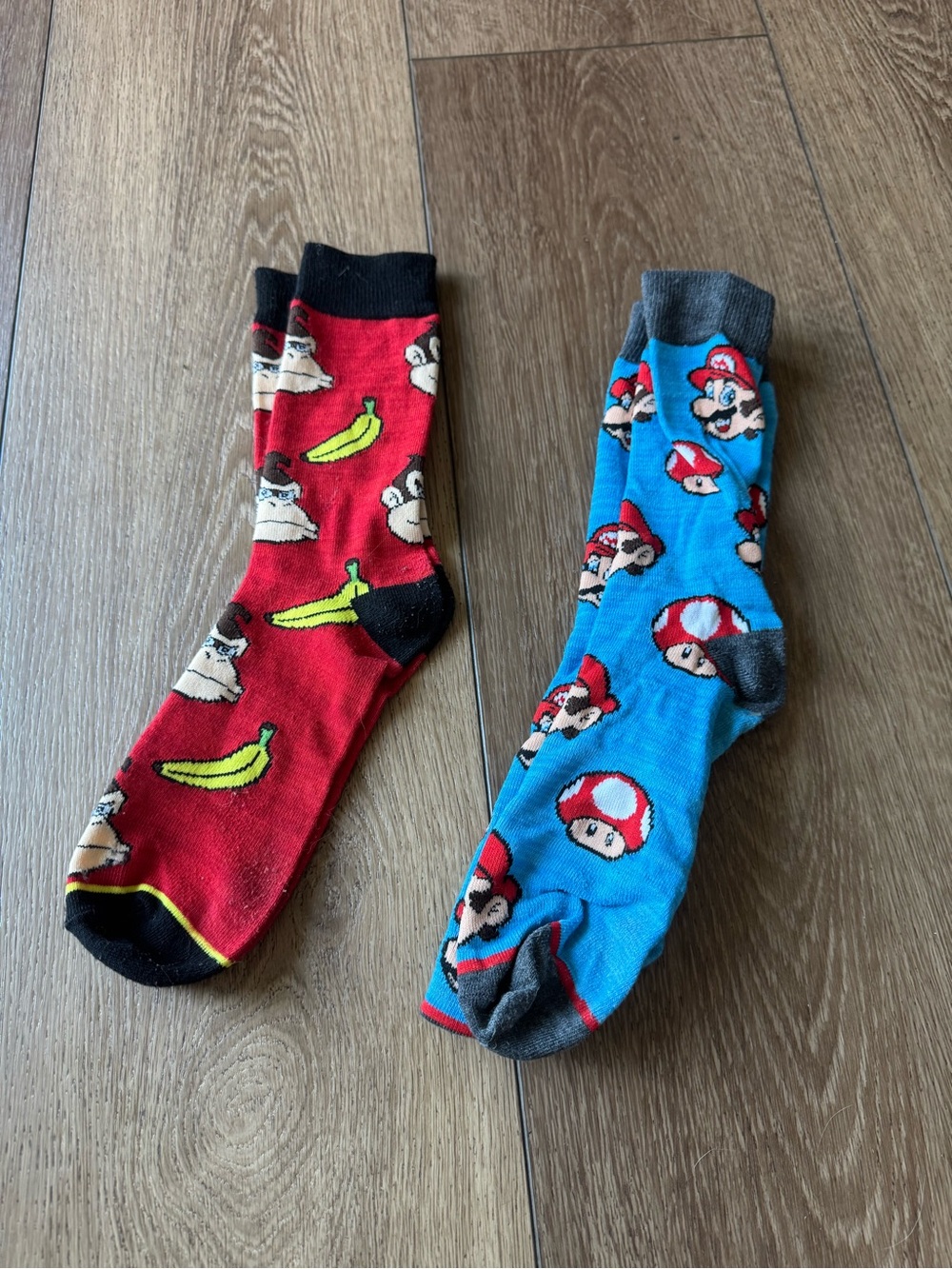 Nintendo Super Mario & Donkey Kong Men’s Crew Socks - Red & Blue
